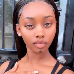 Meet your Posher, Nelle